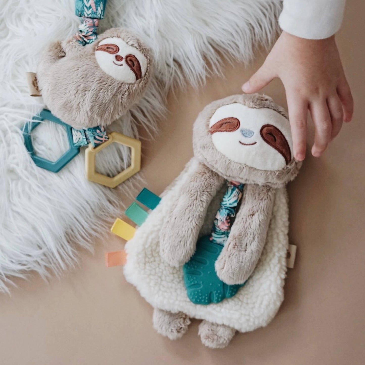 Itzy Friends Lovey™ Plush: Peyton the Sloth