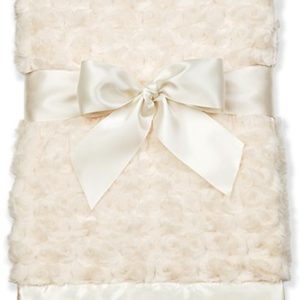 bearington-cream-swirly-snuggle-blanket